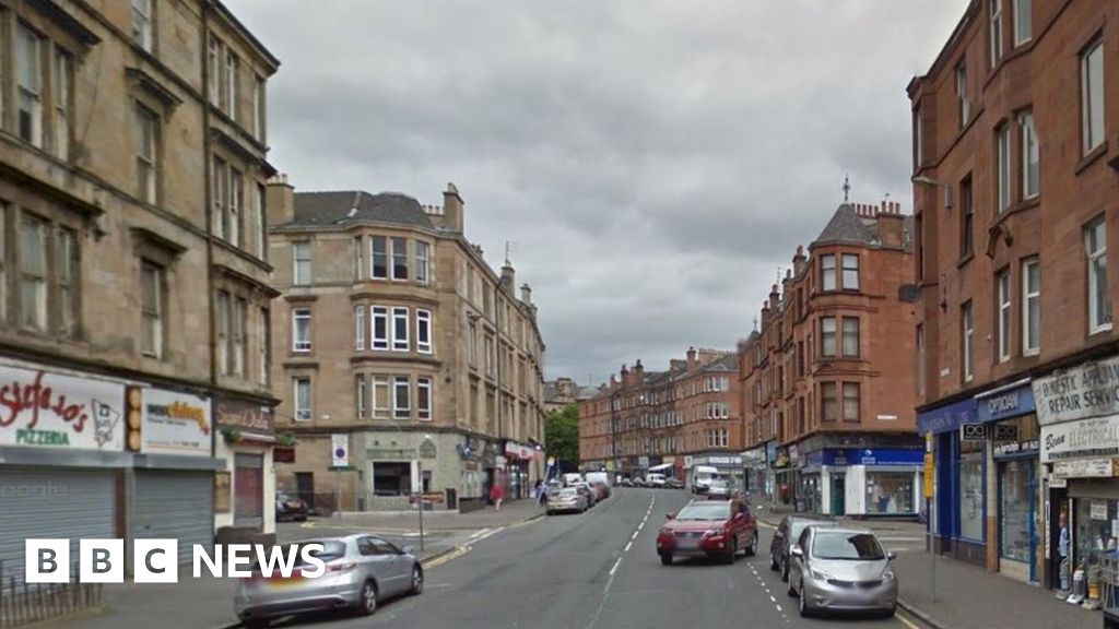 Two men 'deliberately' struck by car in Glasgow - BBC News