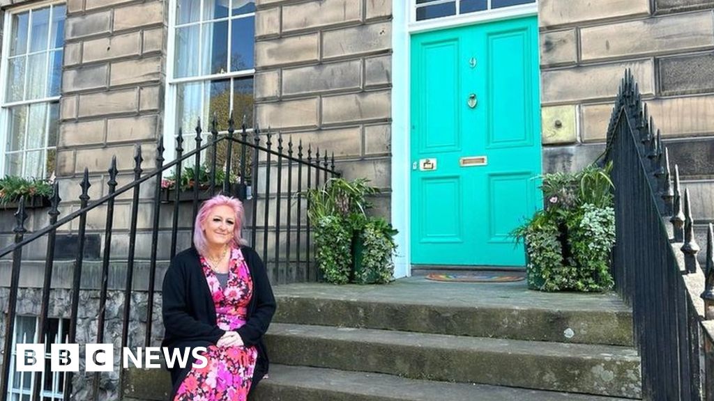 Edinburgh pink door woman 'sad' after being forced to repaint - BBC News