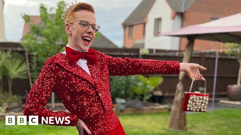 Boy wearing dress to prom wins praise on Twitter BBC News