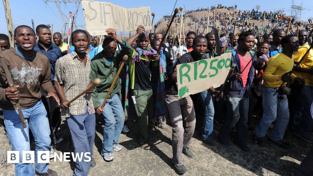 South Africa sets out planned minimum wage level BBC News