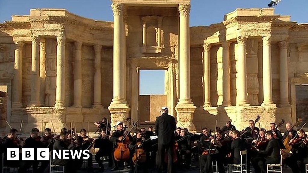 Concert held in ruins of Palmyra - BBC News