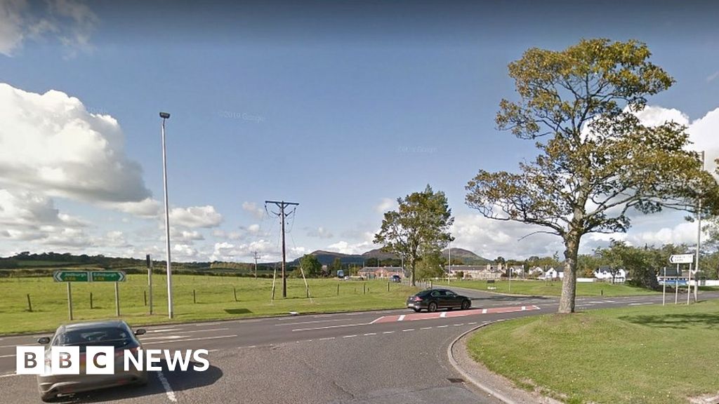 Man killed in car and lorry crash on A699 near St Boswells BBC News