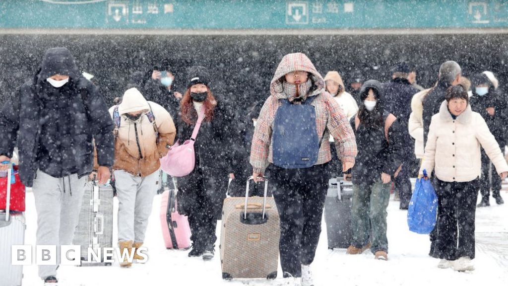 Chiny: Burze śnieżne psują podróż milionom ludzi w Księżycowy Nowy Rok
