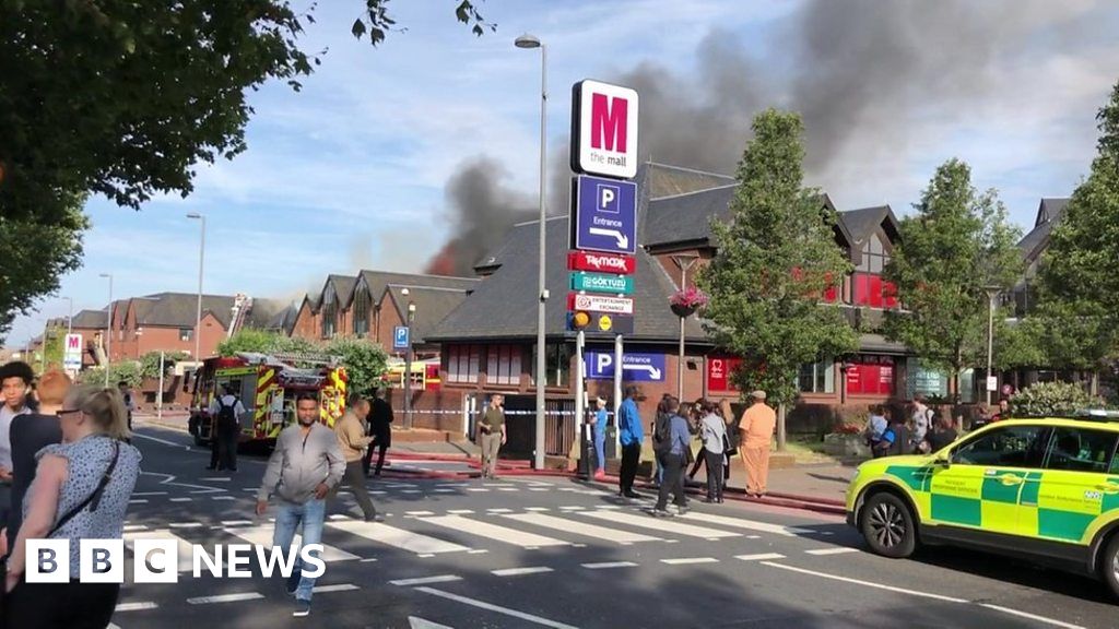 The Mall fire Blaze hits Walthamstow shopping centre BBC News