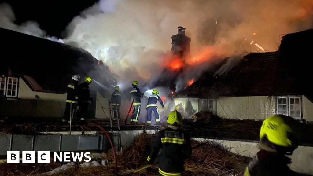 Alvediston fire: Eight crews tackle blaze at Wiltshire pub 