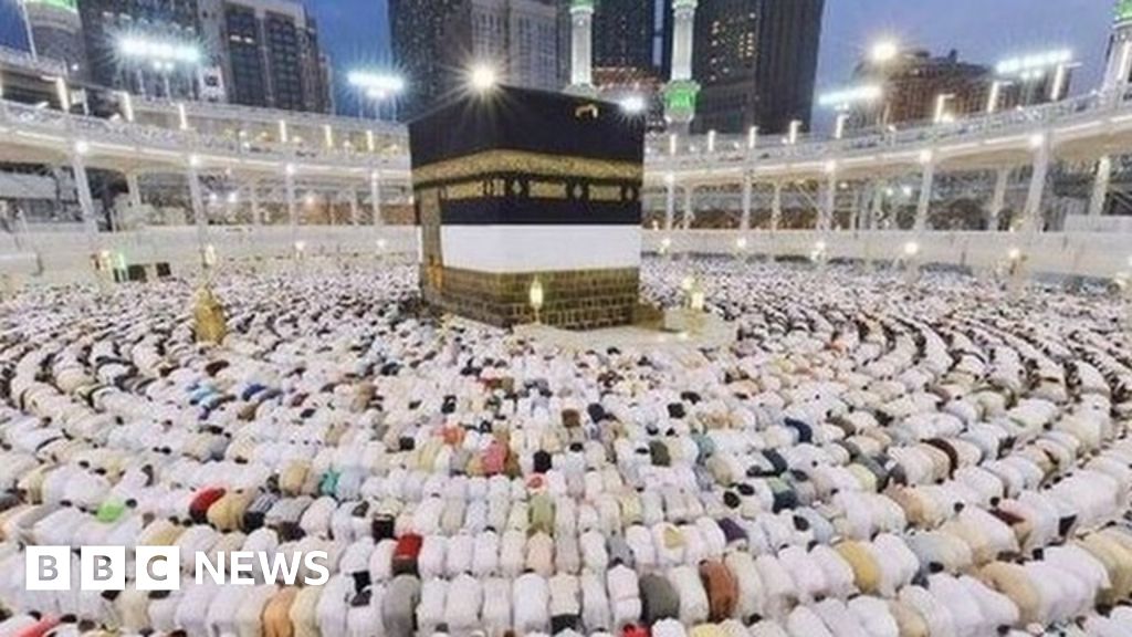 why do thousands want to show off mecca on a chat app bbc news