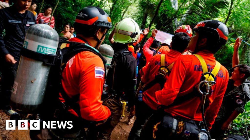 Teens 'may still be alive' in Thai cave