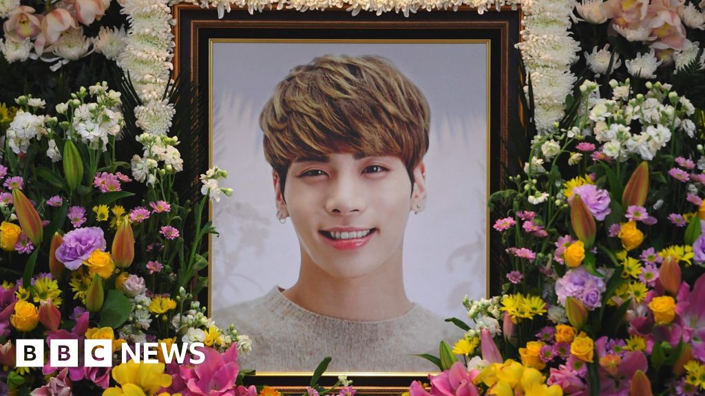 Jonghyun Note Shows K Pop Stars Struggles With Depression Bbc News