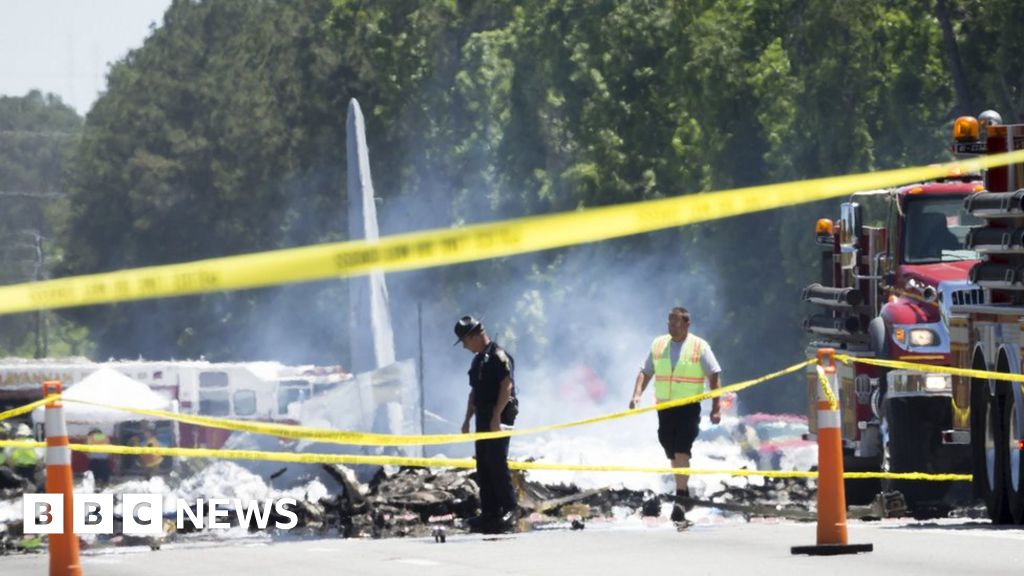 Nine dead in US military plane crash