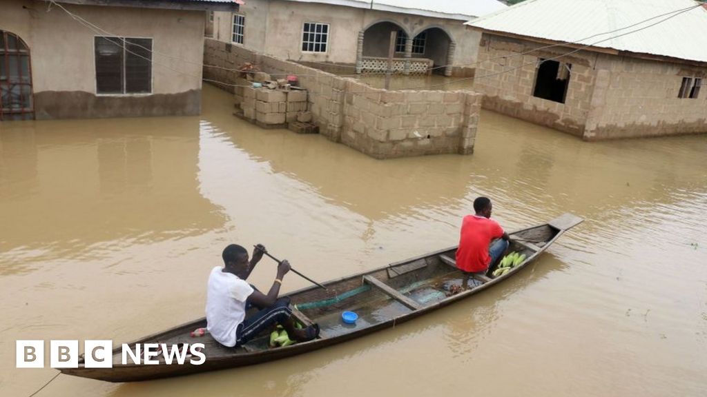 Overflowing Nigeria rivers kill 100