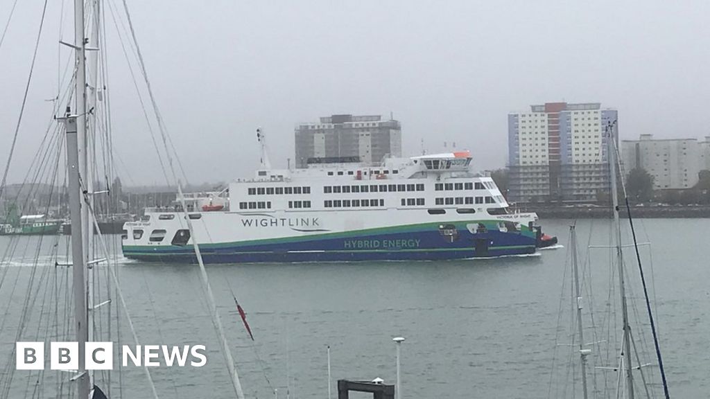 Portsmouth-Fishbourne hybrid ferry breaks down in Solent - BBC News