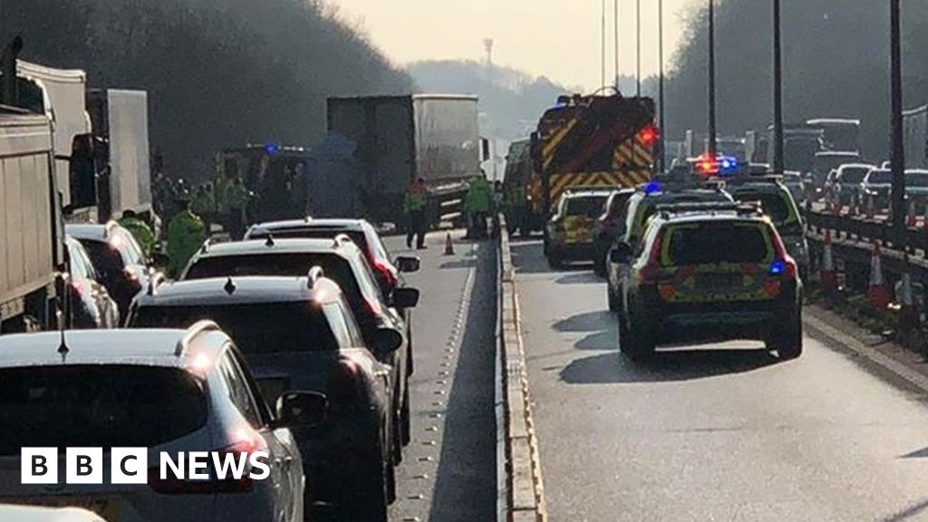 M1 Reopens After 'serious' Crash Near Northampton - BBC News