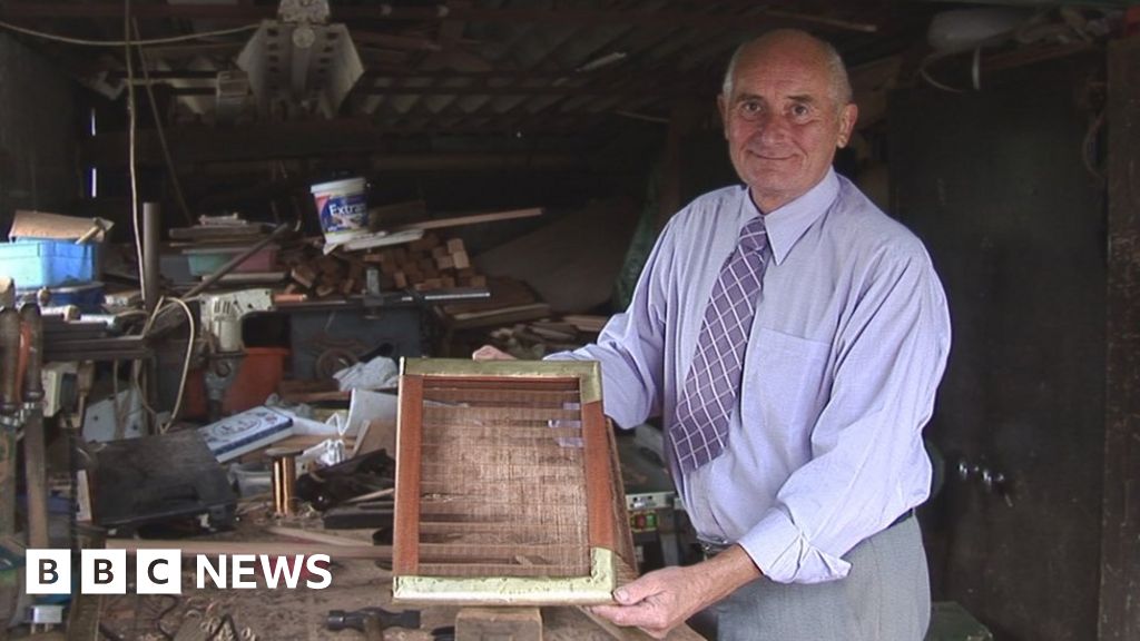 The traditional crafts in danger of dying out - BBC News