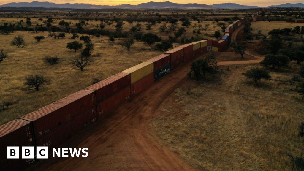 Arizona-Mexico border: Container wall to be dismantled – BBC