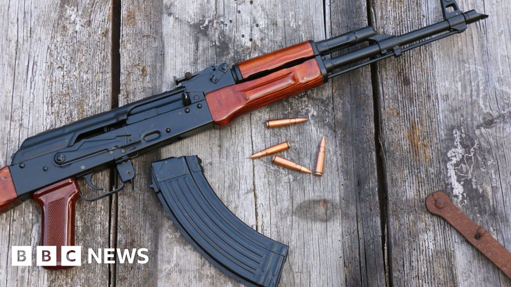 Цената на щурмова пушка AK-47, едно от най-разпознаваемите оръжия за