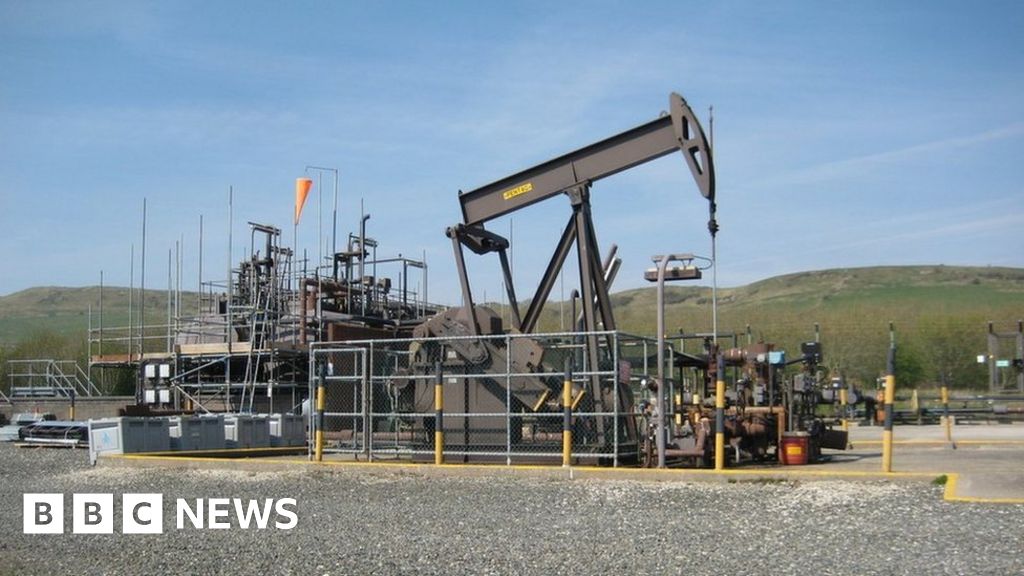 Kimmeridge methane release oil well 'must shut down' - BBC News