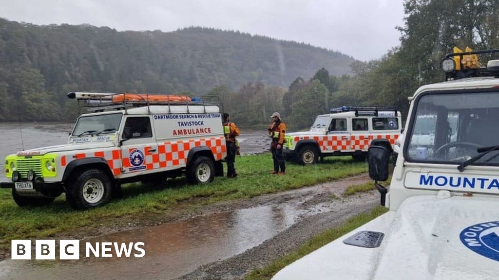 Woman dies after car found in River Tavy - BBC News