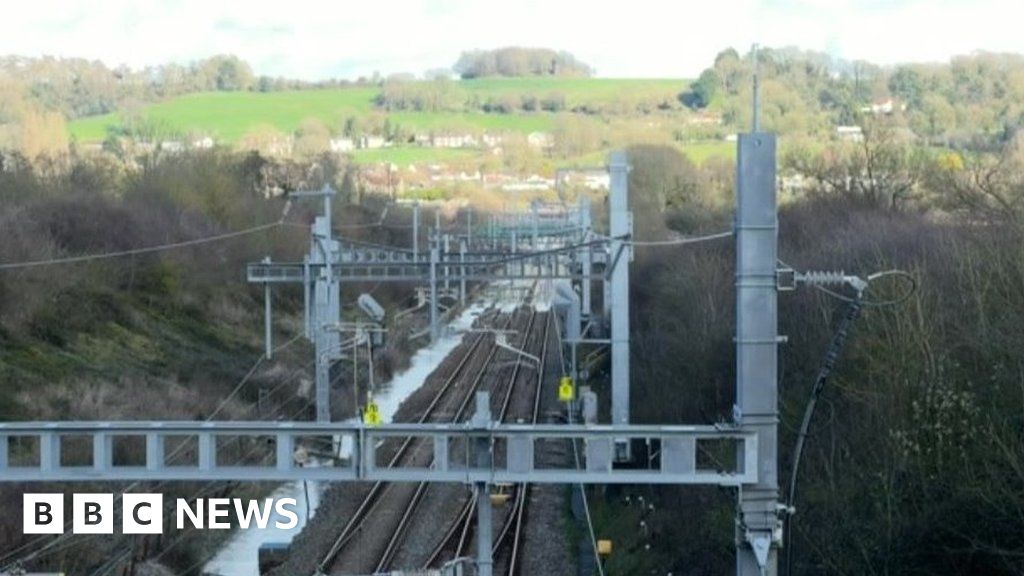 flooding-causes-rail-delays-between-bristol-and-swindon