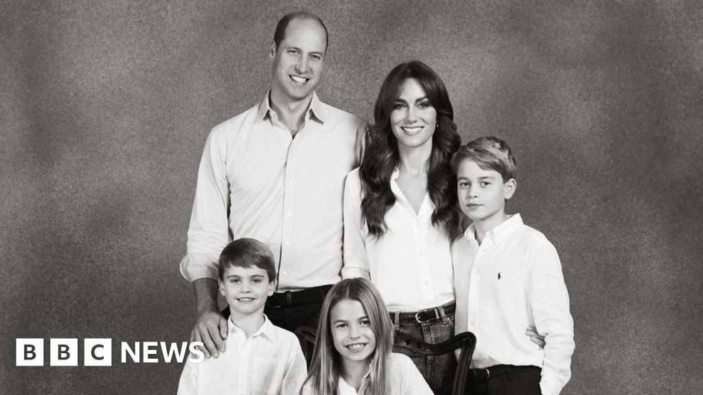 Członkowie rodziny królewskiej ujawniają zdjęcia rodzinnych kartek świątecznych