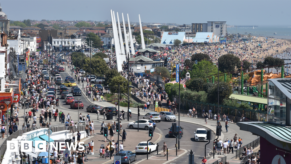 Southend council votes through 4.99 tax rise and saving measures