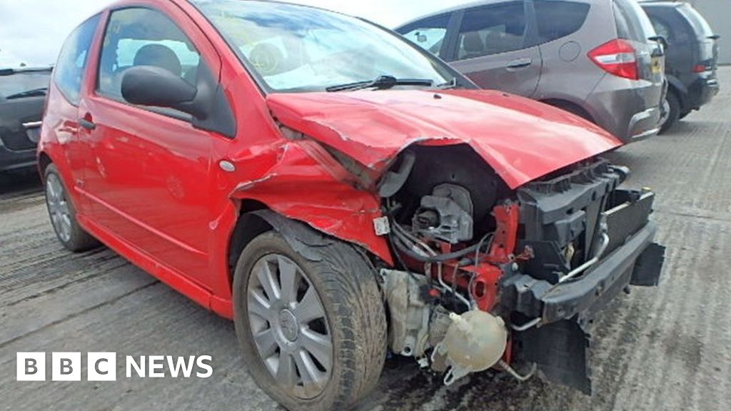 Manchester Airport Parking Firm Writes Off Holidaymaker S Car BBC News    92324582 Car2 