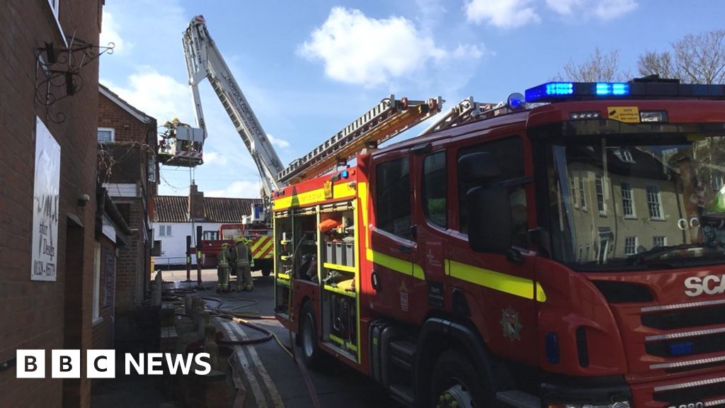 Officer hurt as van drives through Fakenham fire cordon BBC News