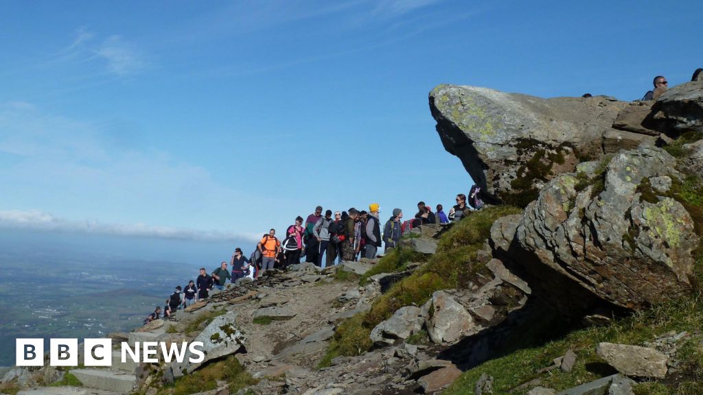 Eryri: Plea to Easter visitors to respect Snowdonia national park - BBC