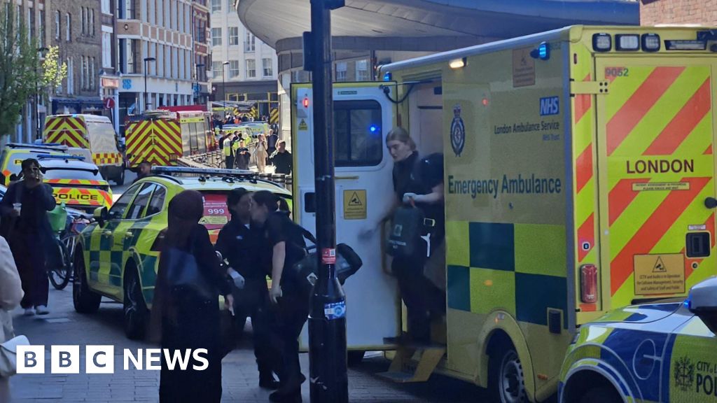 Farringdon station reopens after possible gas leak
