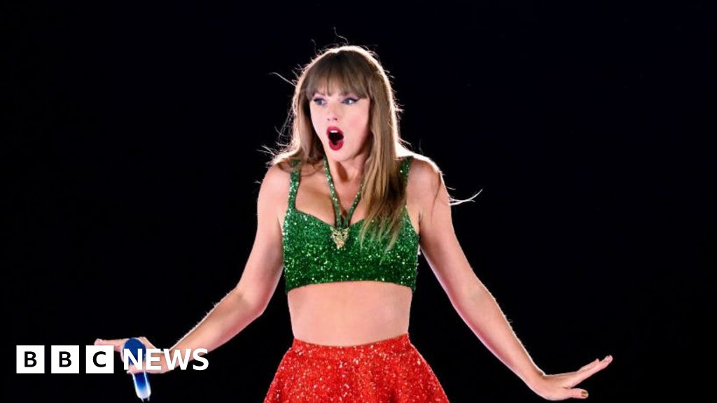 Taylor Swift greets Cardiff crowd in Welsh