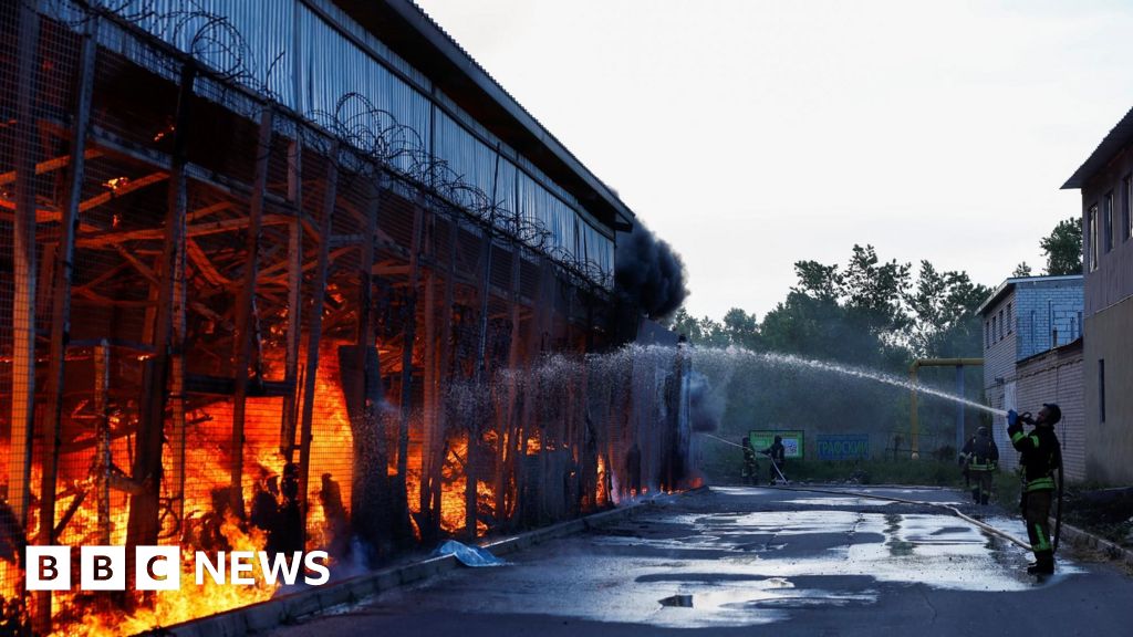 Wojna na Ukrainie: Rosja atakuje supermarket w Charkowie