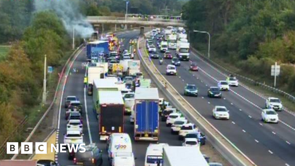 Lorry Fires Shut Major UK Motorways M25, M1 Causing Nationwide Traffic Disruption