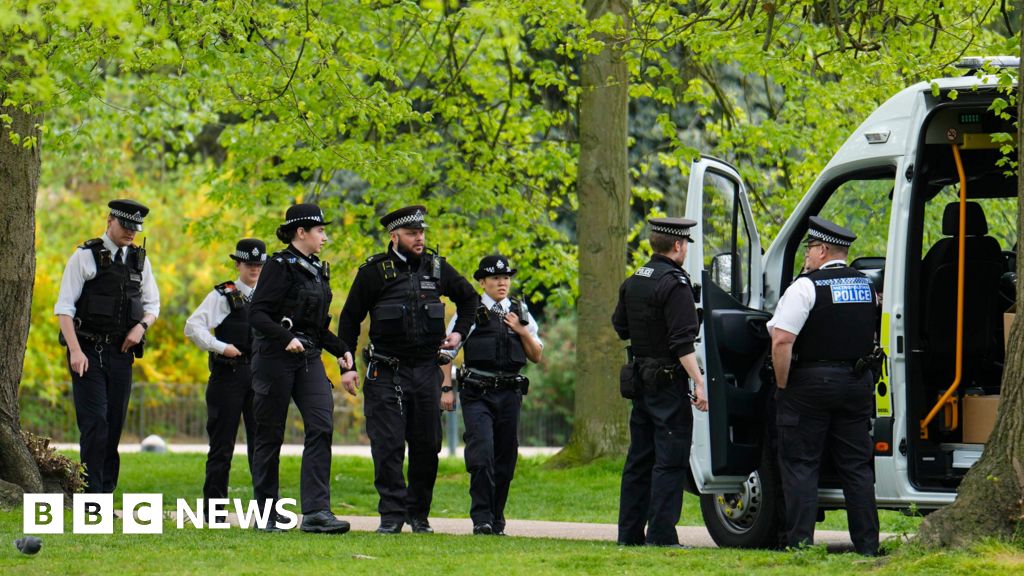 Kensington Gardens shut after claims of drones near Israeli embassy