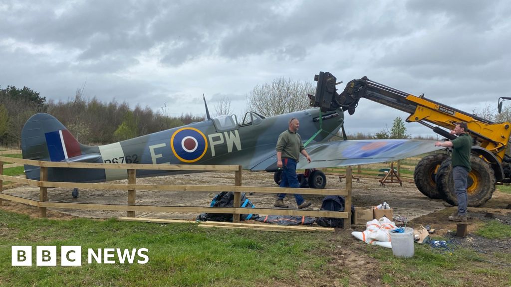 Replica Spitfire unveiled at Northumberland airfield 