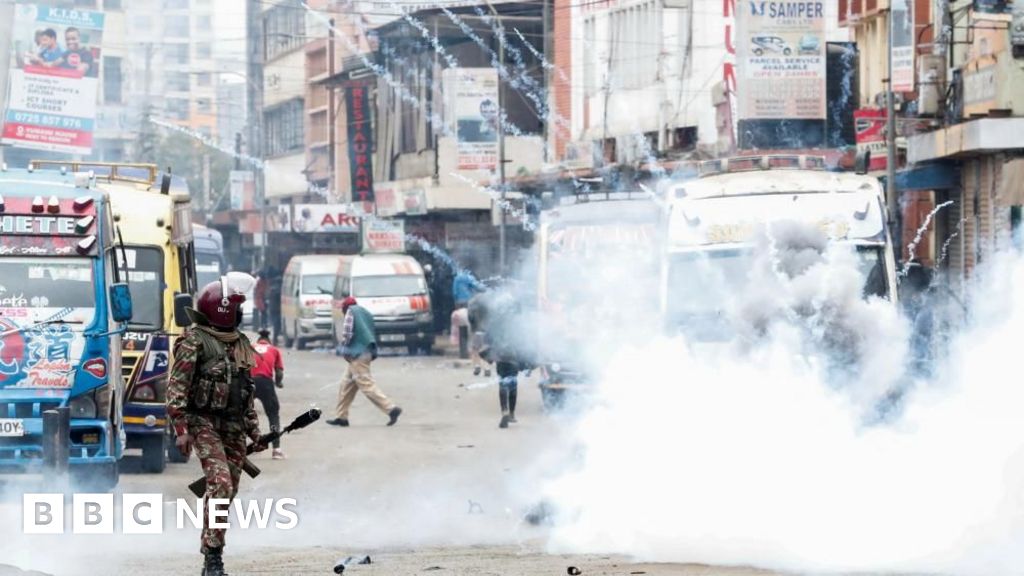 Kenyan police use tear gas against protesters at inauguration of new cabinet