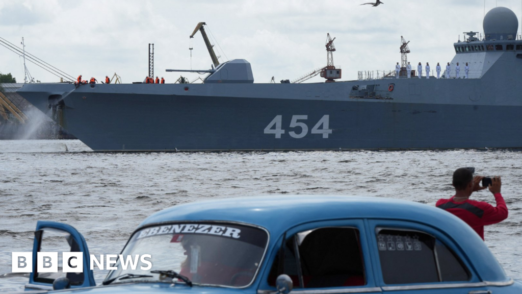 Флот от руски военни кораби напусна пристанището на Хавана след