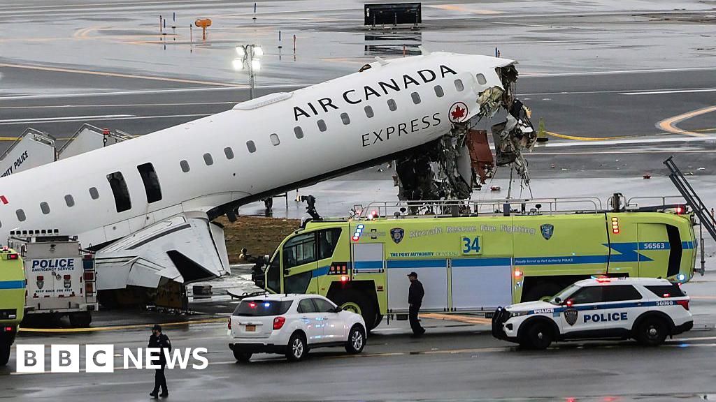 'Like the plane got cut in half': Eyewitnesses describe chaos of LaGuardia crash
