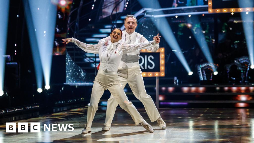 Strictly’s Chris McCausland’s ‘spectacular’ blackout dance moment