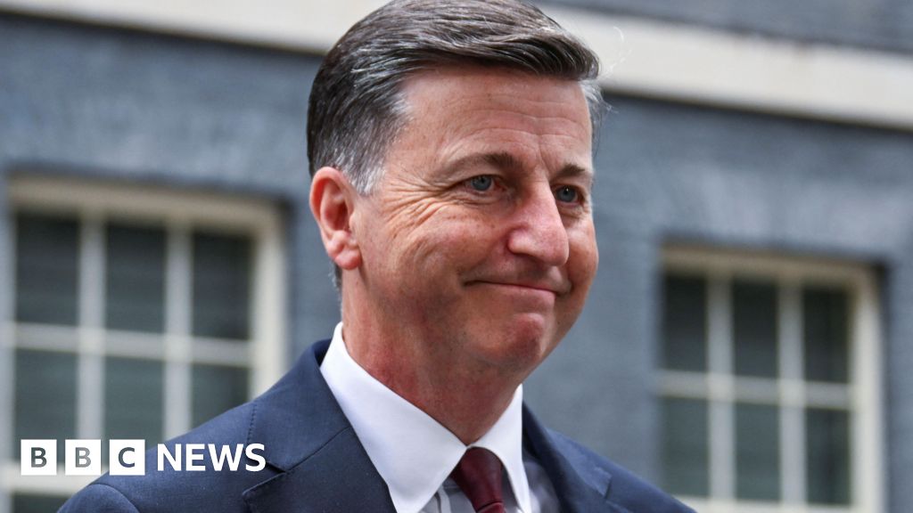 Scottish councils 'starved of cash and powers' by SNP, says Alexander