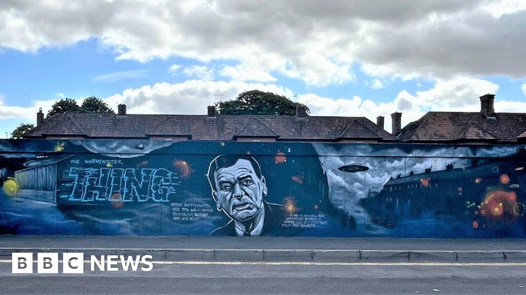 Mural marks 60 years since town's UFO frenzy