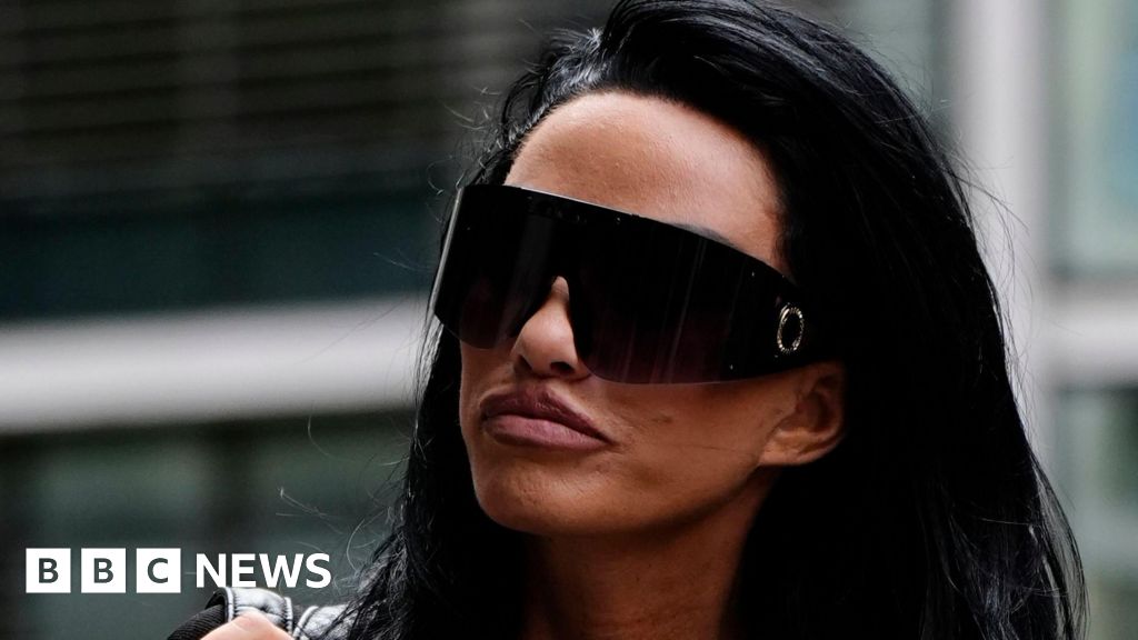 Katie Price at court for questions on bankruptcies