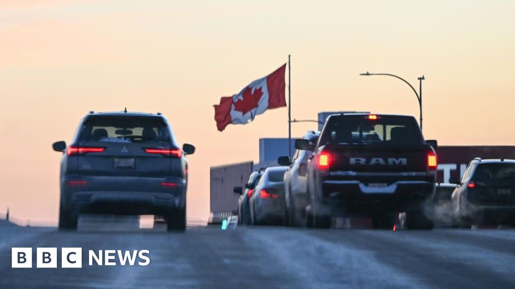 Trump membebaskan pembuat mobil dari tarif sementara