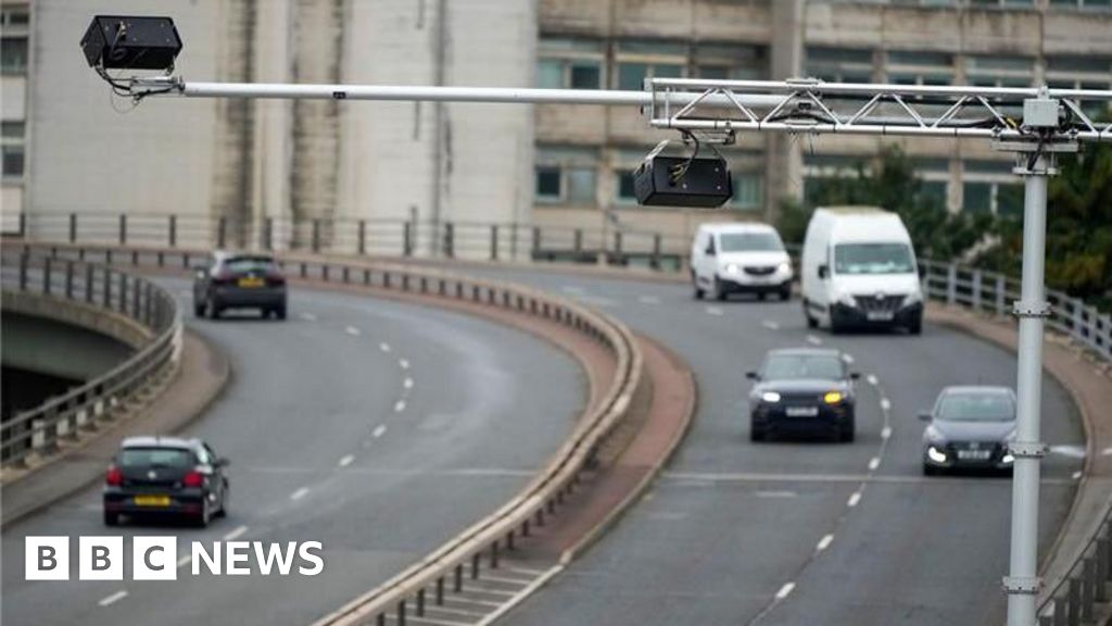 Entire A57 Mancunian Way closed due to police incident | Manchester News
