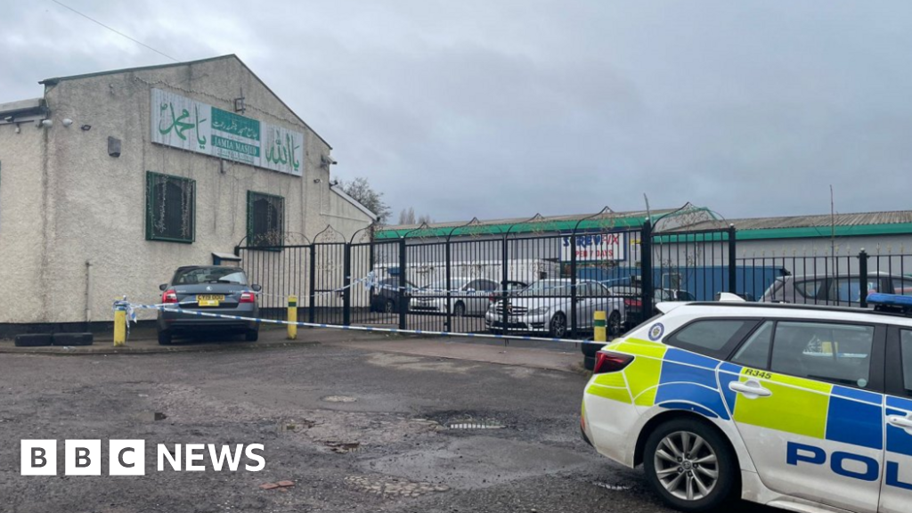 Teen dies after being stabbed outside mosque