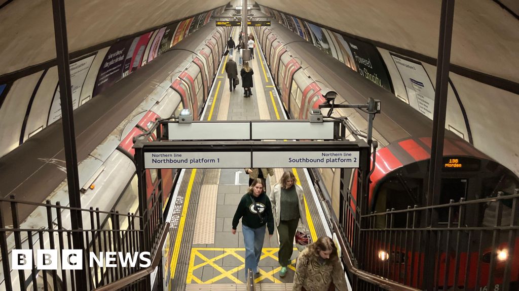 Talks seek to halt Tube strike over 32-hour week