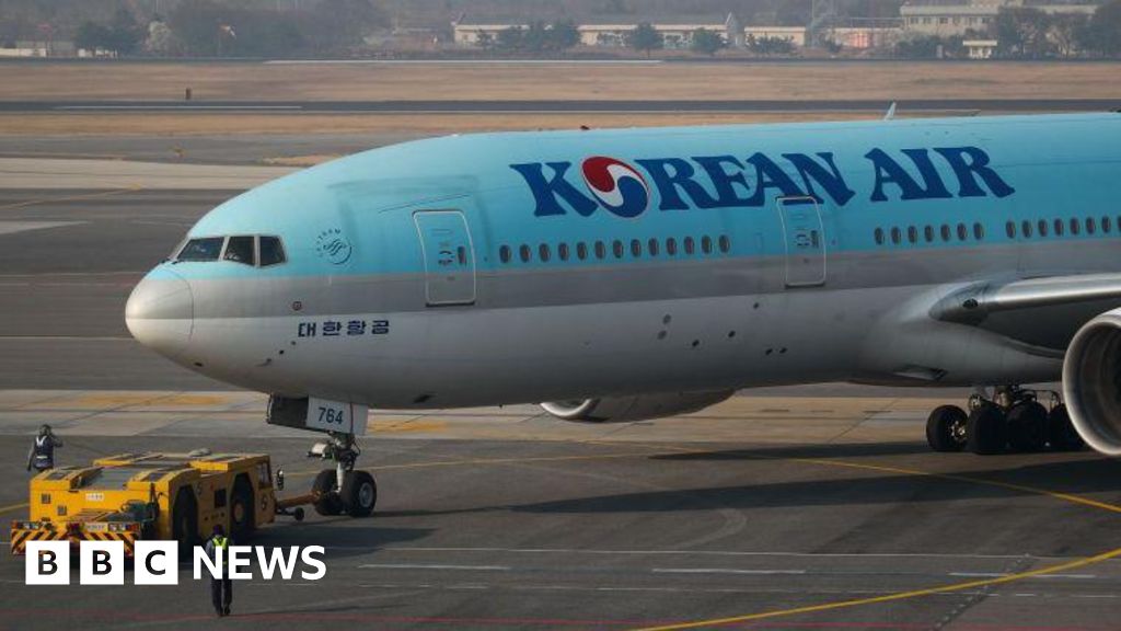 Korean Air to buy more than 100 Boeing jets after Trump meeting