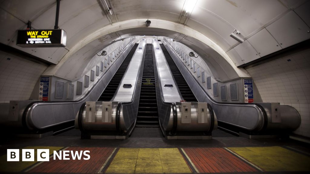 London Tube passengers baffled as train pulls into abandoned station