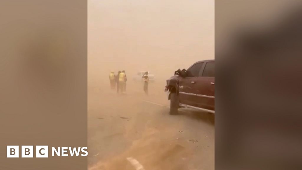 Powerful dust storm shrinks visibility as it passes New Mexico
