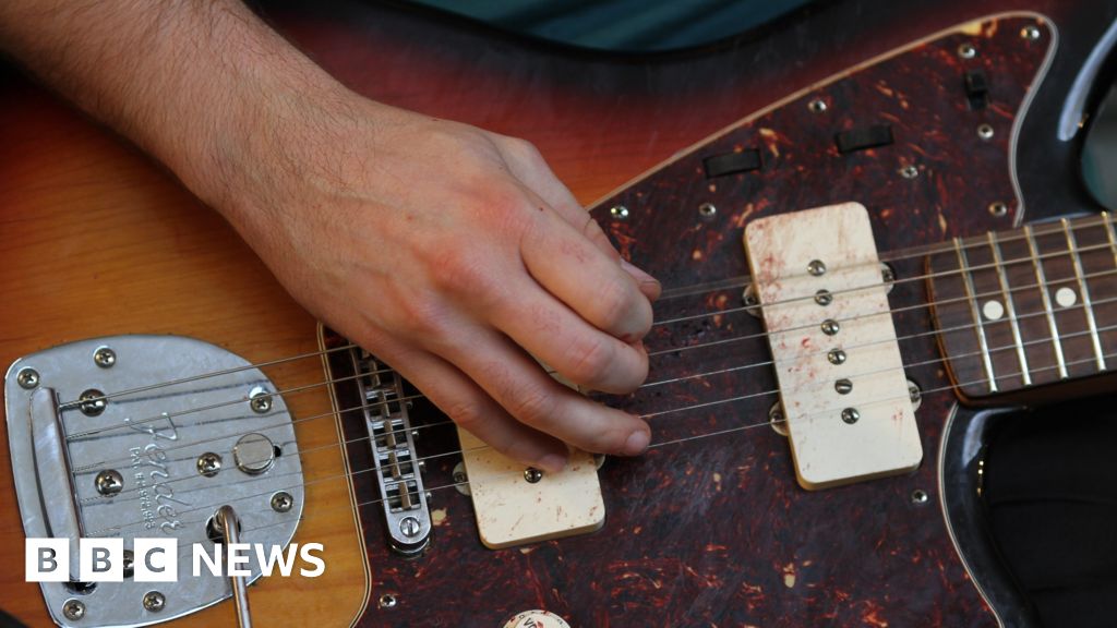 Live music stage to encourage summer tourism