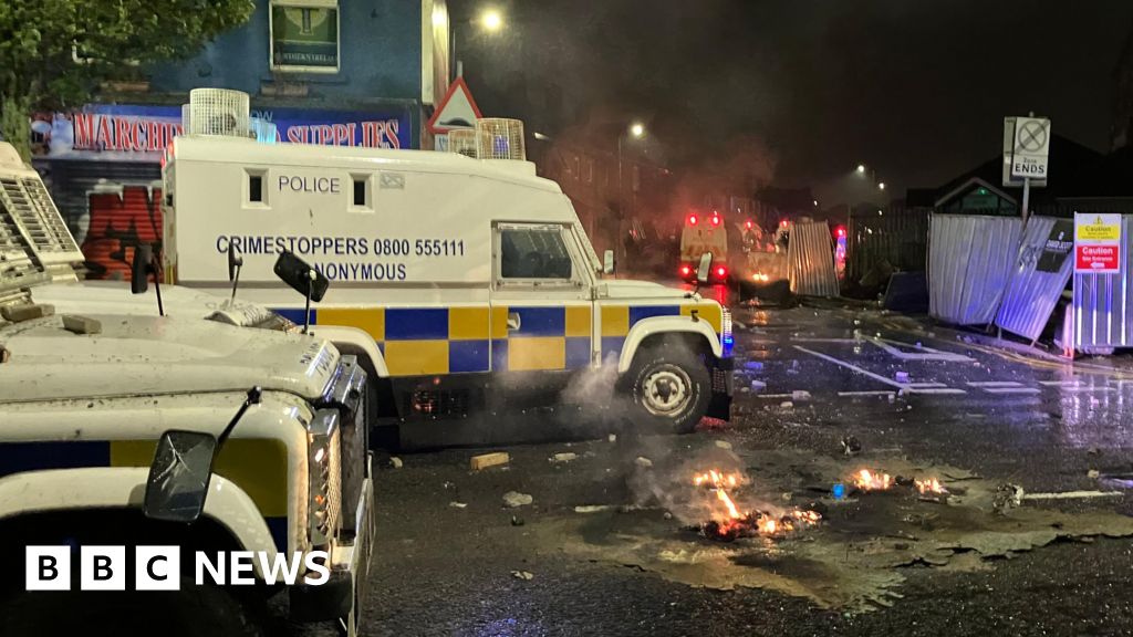 Police attacked during south Belfast disorder