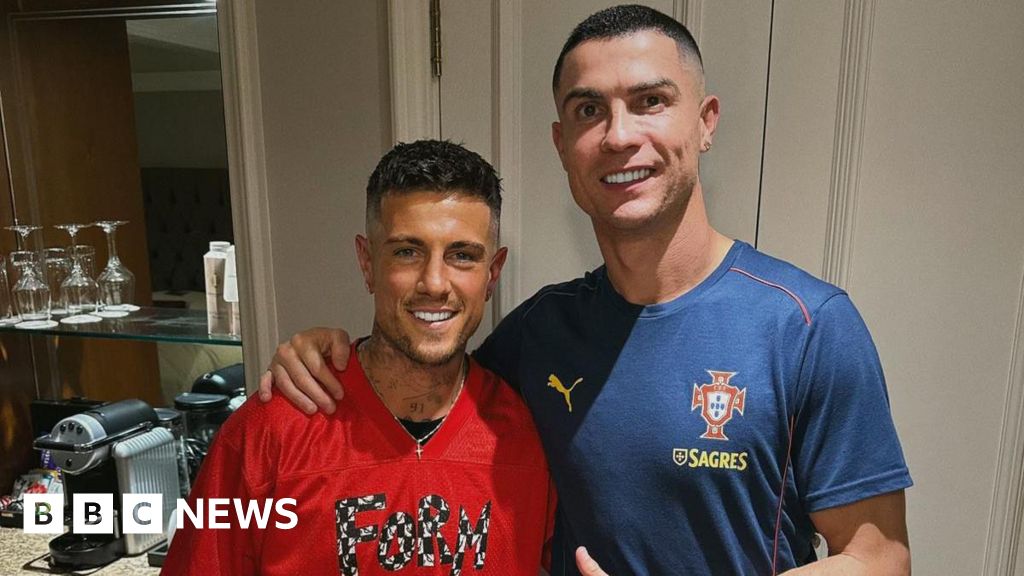 'Cutting Ronaldo's hair doesn't feel real'